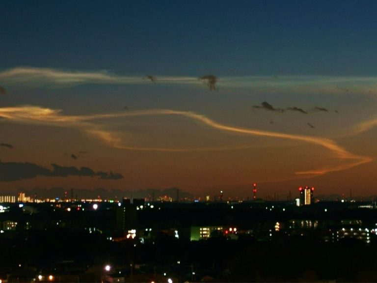 １１月２９日の日没直後の空に注目 ロケットの噴煙で貴重な雲が見られるかも Grape グレイプ