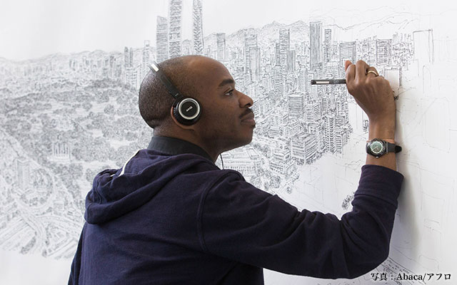 まさに 人間カメラ 記憶力だけで世界の街を描く自閉症アーティスト Grape グレイプ