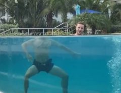 プールに入った男性の動画に爆笑！　「脳がついていかない」「笑いをありがとう」