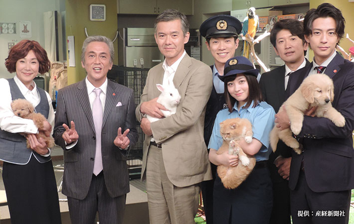 『警視庁いきもの係』に出演した浅野温子（一番左）
