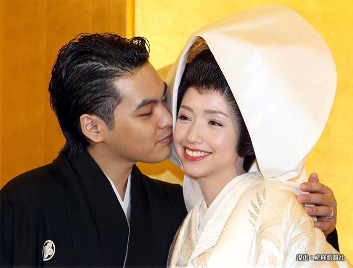 結婚式を終え、記者会見に臨む豊田エリーと柳楽優弥 2010年