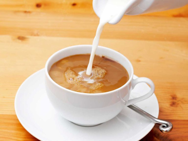 カフェオレとカフェラテでこんなに違う ベースのコーヒーや牛乳の分量 Grape グレイプ