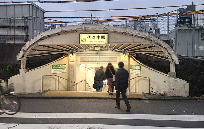 新宿御苑へアクセスするにはどの駅が１番いい？　迷いにくく簡単なのは…