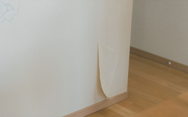 素人でもできる壁紙のひび割れを自分で補修する方法 Takasugi